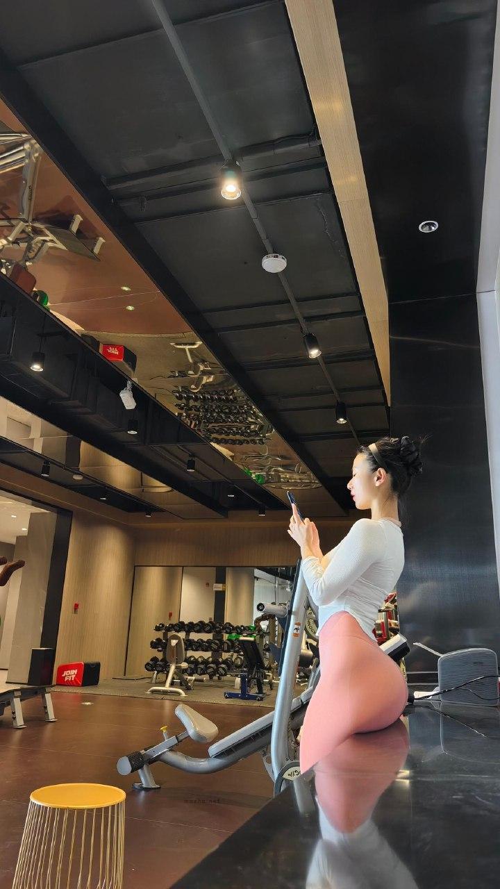 俏妞qiaoniuTT – 杂图【26P】